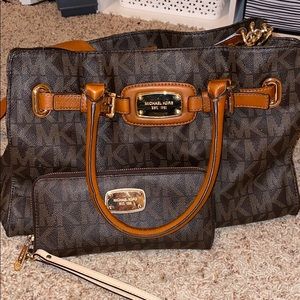 Micheal kors wallet and matching purse